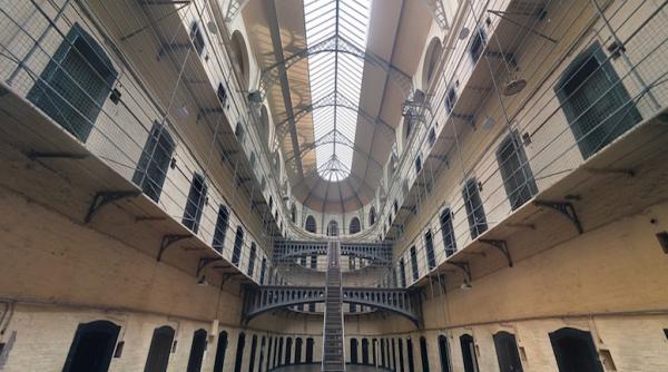 doua noi penitenciare in romania  unde se construiesc