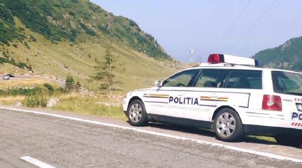 tanar vitezoman oprit cu focuri de arma a izbit o masina de politie