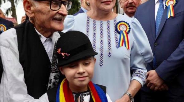 viorica dancila la serbarile nationale de la tebea dedicate lui avram iancu suntem multi si tari ca dumnezeu e cu noi
