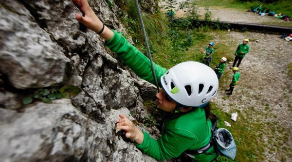 copiii si tinerii cu deficiente de vedere  mai sociabili si mai increzatori cu ajutorul terapiei prin escalada