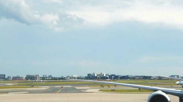 panica intr o aeronava pe ruta luton iasi aterizare de urgenta pe aeroportul otopeni