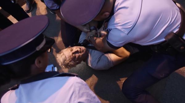 protestatarul ceausescu incatusat la sediul psd imagini care nu s au vazut pe filmare