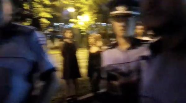 protestatarul marian ceausescu incatusat in fata sediului psd