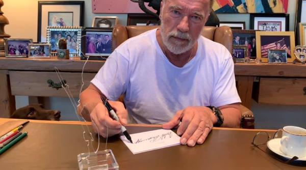 tensiun arnold schwarzenegger donald trump cred ca este pur si simplu indragostit de mine