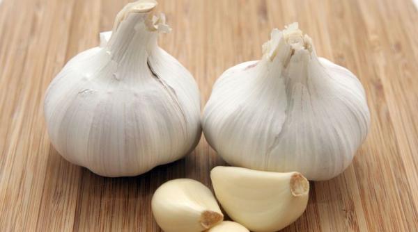 amesteca usturoi cu otet de mere si miere de albine trucul bunicii