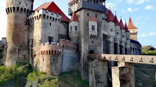 caz uluitor la castelul corvinilor un copil in scaun cu rotile dat afara de angajati interzis pentru persoanele cu dizabilitati