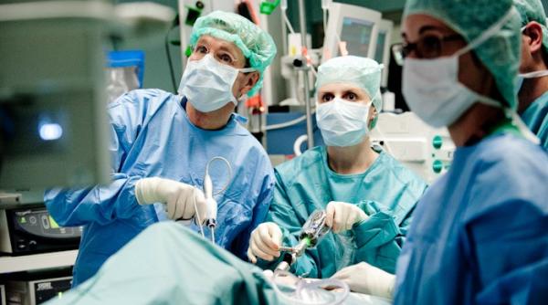 cel mai mare chist renal din lume  extirpat cu succes in zimbabwe