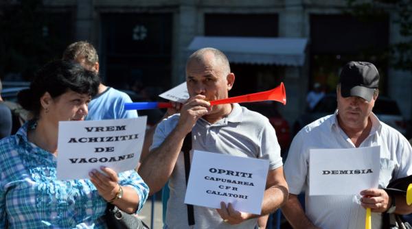 angajatii cfr protest la ministerul transporturilor ce vor sindicalistii