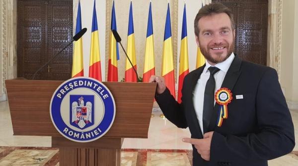 avram iancu si a retras candidatura la prezidentiale sustinatorii ii cer sa candideze la locale