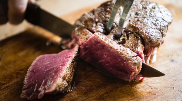 nutritionistul mihaela bilic despre carne portia corecta cat un pachet de carti de joc