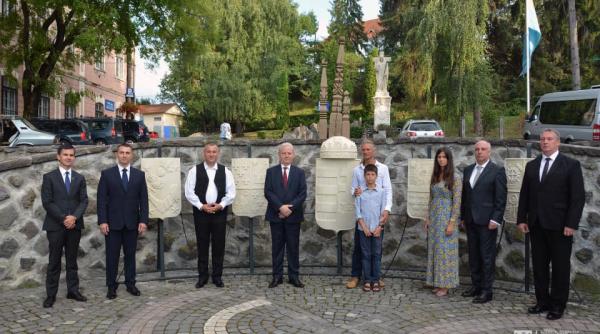 monument iredentist amplasat ilegal la odorheiu secuiesc in prezenta primarului budapestei