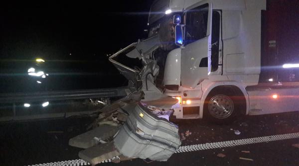 doi morti intr un accident grav pe a1 un tir a izbit doua autovehicule