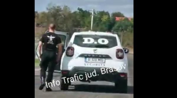 video masina unui sofer scuipata si lovita de agentii unei firme de paza din brasov