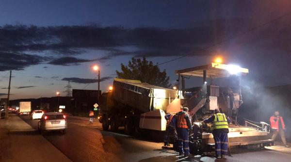 asfaltare pe timp de noapte pe dn1