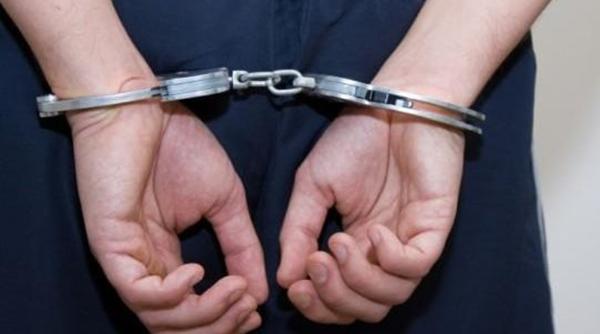 autoturism oprit la semafor in bucuresti atacat de doi barbati suspectii retinuti pentru 24 de ore de politisti