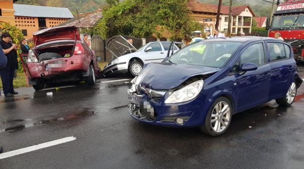 accident rutier grav pe dn7 intre trei autoturisme si un tir circulatia este blocata