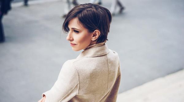 dana rogoz marturisire la cinci ani de la moartea dana rogoz marturisire la cinci ani de la moartea tatalui il simt e ceva ciudat