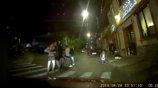 bataie in plina strada intre studenti in cluj napoca video