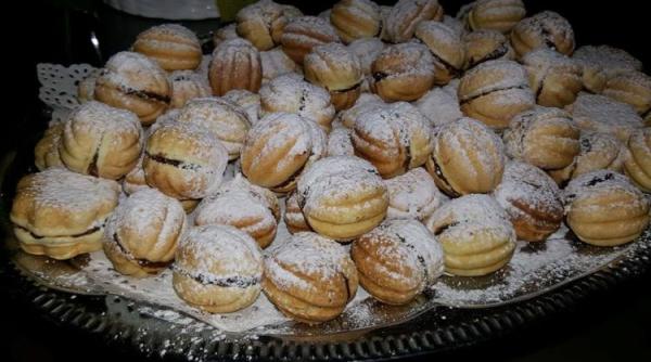 reteta nuci umplute cu crema de ciocolata cea mai iubita reteta traditionala