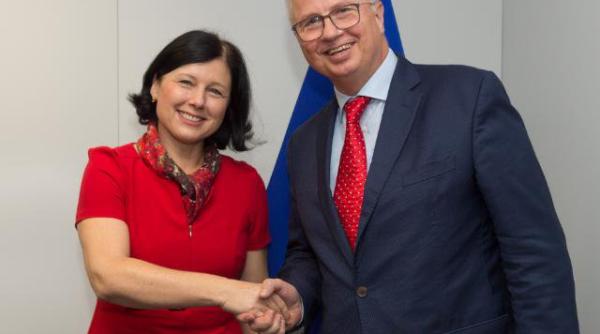 laszlo trocsanyi comisarul ungariei respins de juri consternat apelez la justitie