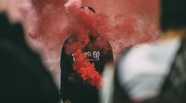 panica la metroul din londra statia king s cross evacuata fanii lui standard liege au aprins fumigene inaintea meciului cu arsenal londra