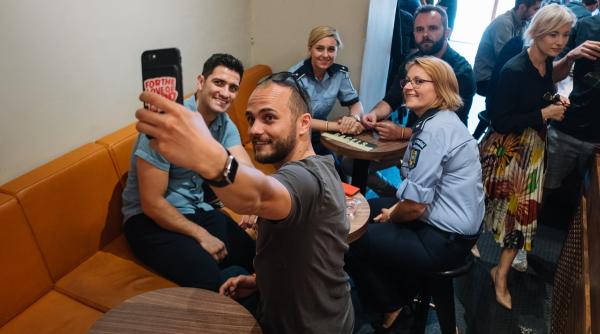 polisisti sfaturi pentru studenti de ce trebuie sa semneze procesul verbal atunci cand sunt prinsi in camin band bere