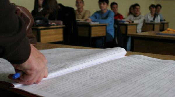 sindicatele din educatie un cadru didactic din patru va trebui inlocuit in urmatorii 10 ani