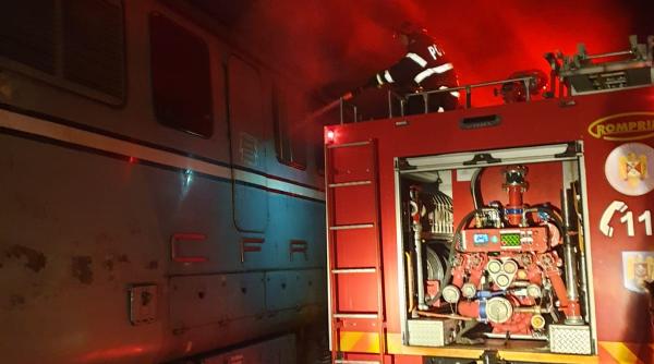 locomotiva in flacari la constanta pompierii intervin de urgenta