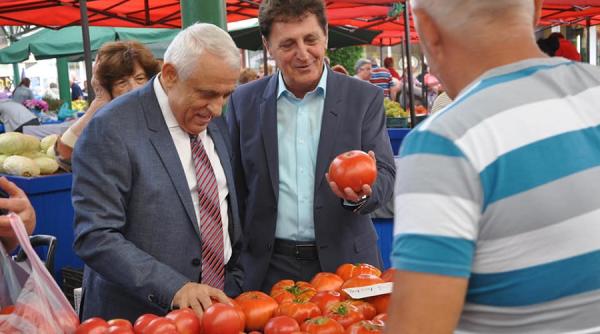 petre daea vrea produsele romanesti in toate magazinele aceste produse trebuie sa ocupe vitrinele