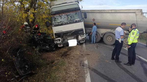 trei raniti in urma unui accident pe dn58 la brebu trafic blocat