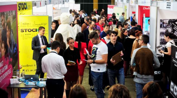 targul de cariere oferte internship platit cu 1 300 de euro