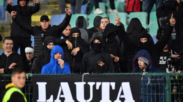 suporterii rasisti ai bulgariei au fost vanati de politie patru persoane au fost arestate pana acum