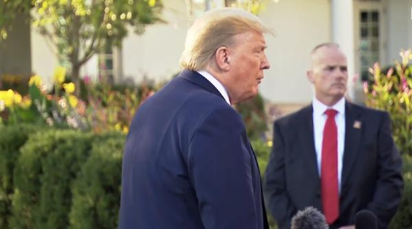 intalnire cu scantei la casa alba trump a calificat o pe nancy pelosi ca politician de joasa speta