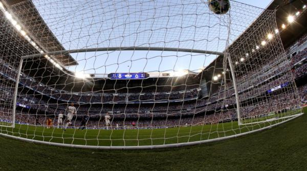 barcelona real madrid care este clubul care profita de amanarea el clasico