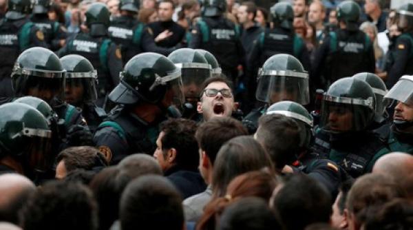 violente catalonia spania aminteste protestatarilor violenti ca risca inchisoarea