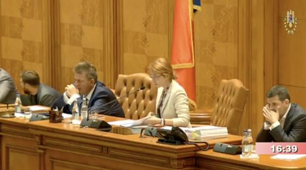 scandal in camera deputatilor pe suplimentarea ordinii de zi