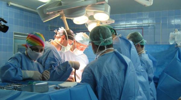 transplant de fata primul barbat afro american si cel mai batran pacient operat