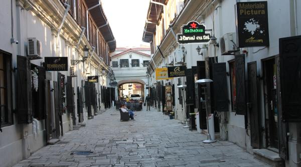 strada pictorilor hanul tei si galeriile eminescu si galateca