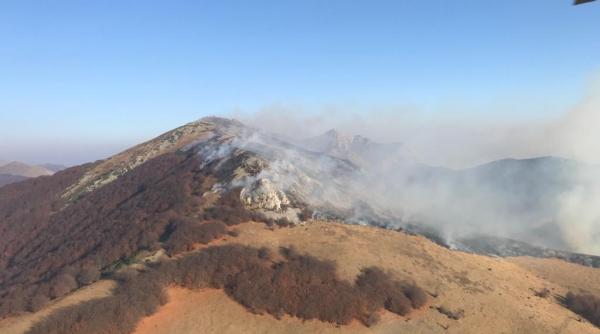 incendiu de padure la cornereva populatia ar putea fi evacuata