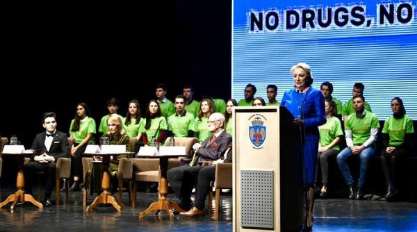 viorica dancila mesaj pentru tineri puteti sa fiti cool traind sanatos