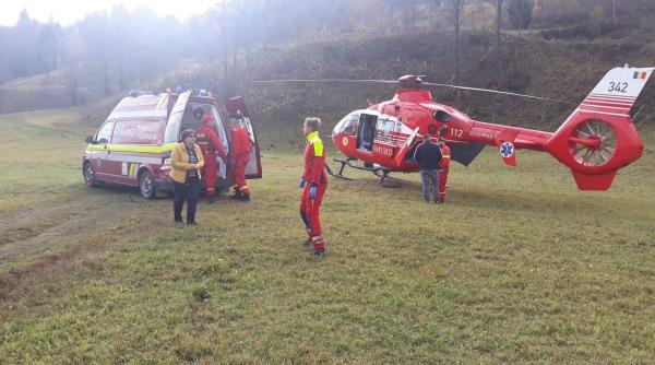 barbat accidentat grav intr o padure preluat de elicopterul smurd