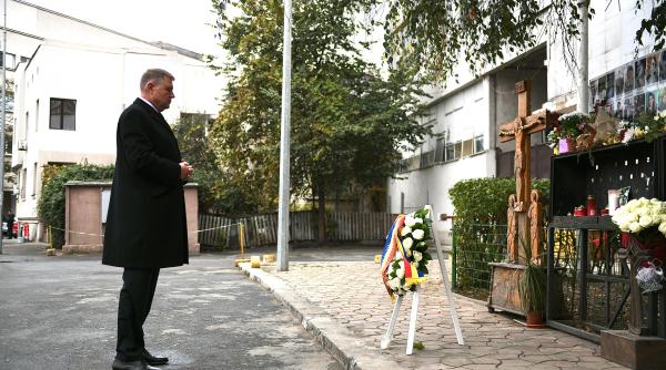 klaus iohannis depunere de coroana de flori la colectiv