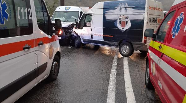 trafic blocat pe dn 7 in judetul valcea trei persoane ranite