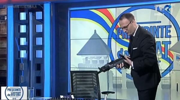 cumpanasu soc total la cristache a adus o arma in emisiune