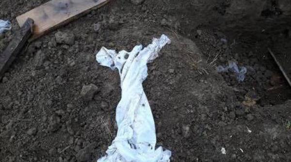 mort dezgropat de un urs intr un cimitir din mures