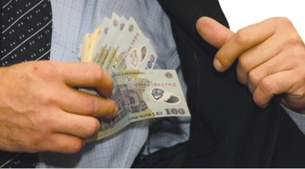 padurar trimis in judecata pentru dare de mita in forma continuata