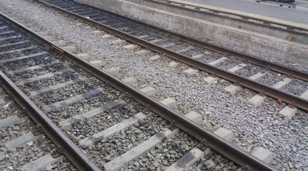 un tren a luat foc in pakistan cel putin 65 de morti si peste 40 de raniti