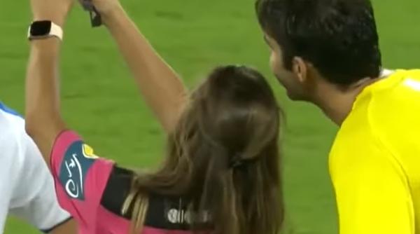 video ricardo kaka surprins de gestul unei femei arbitru