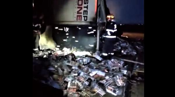 autostrada a2 un camion incarcat cu pui congelati a luat foc dupa ce s a rasturnat