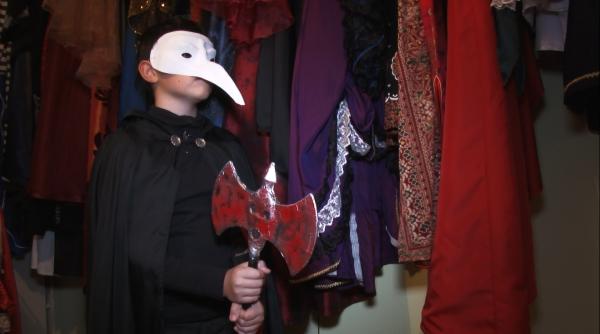 o fetita din sua a fost impuscata in timp ce colinda de halloween